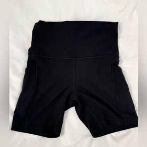 Lululemon biker shorts with pocket size 6